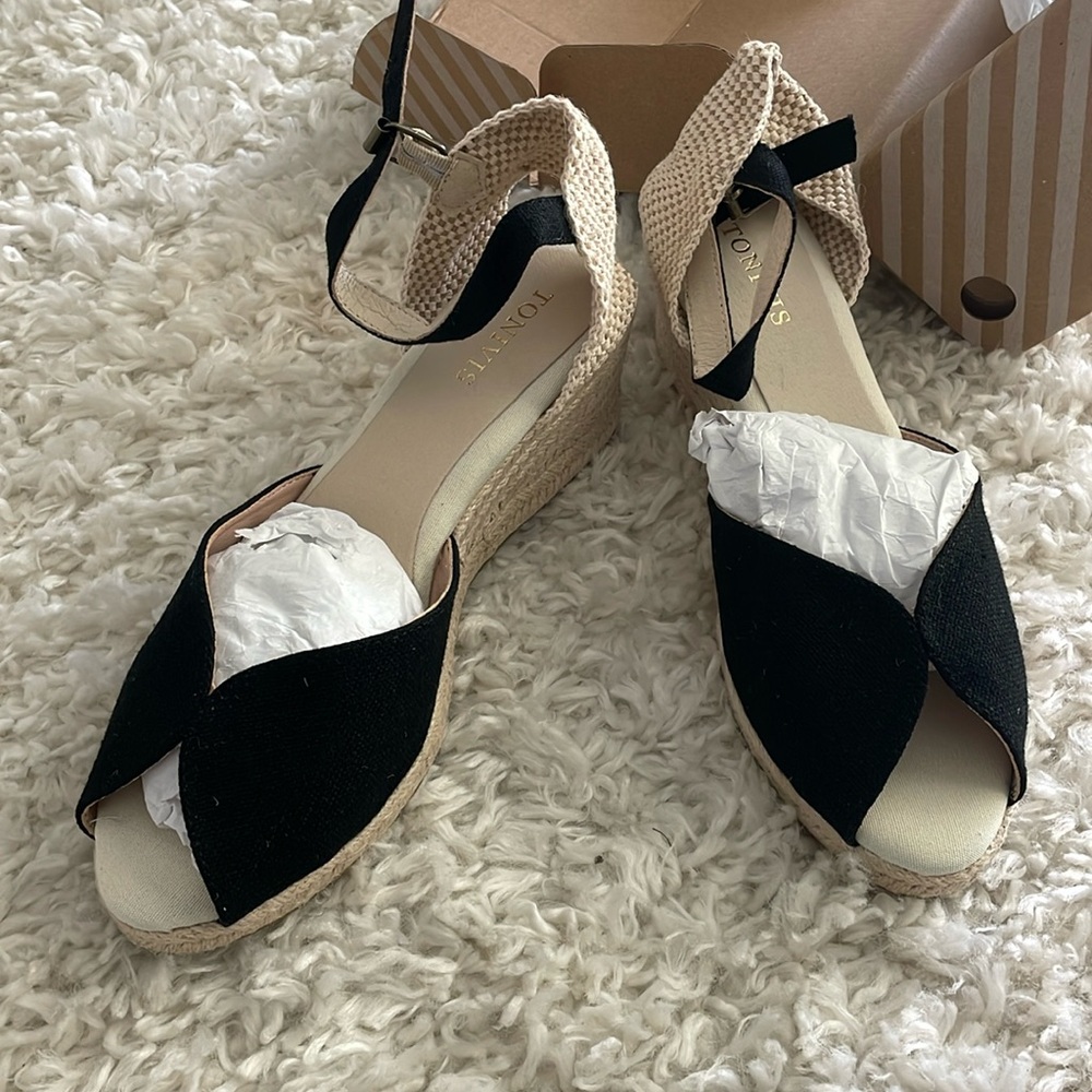 Tonivis Women’s 9.5 Black And Tan Platform Sandals With Ankle Strap